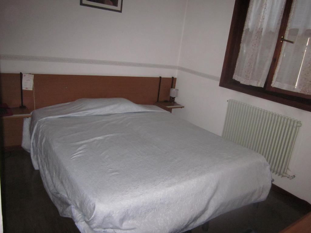 Albergo Leon Bianco Moggio Udinese Phòng bức ảnh